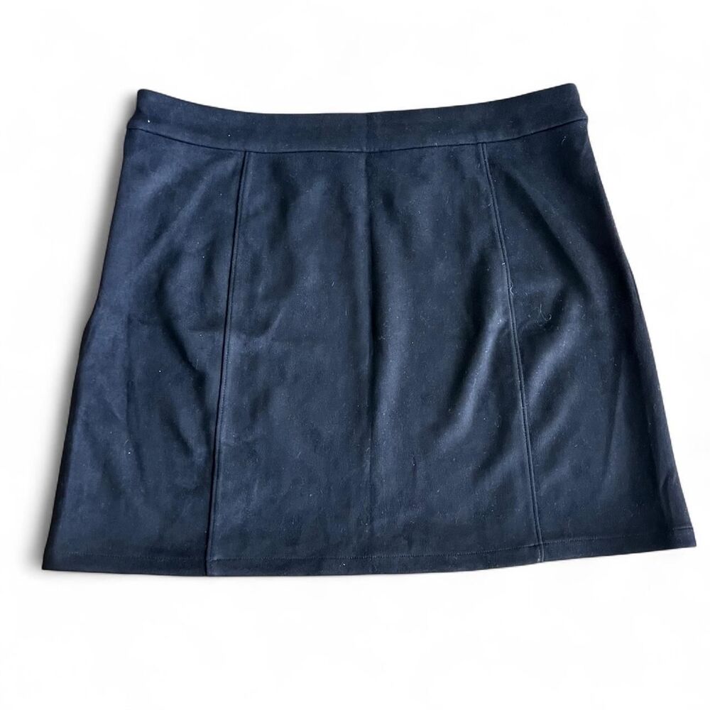Black suede career business casual fall  mini skirt with zipper closure, size L